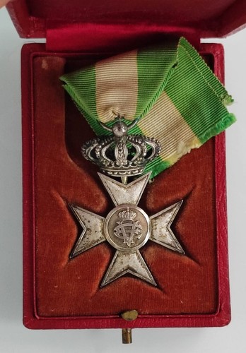 Medaglia croce xvi - medaglia, anni
