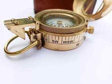 Antica bussola militare con