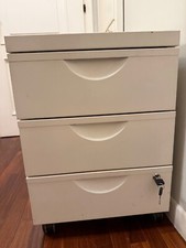 cassettiera camera da letto bianca