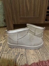 Stivali UGG Classic Ultra Mini
