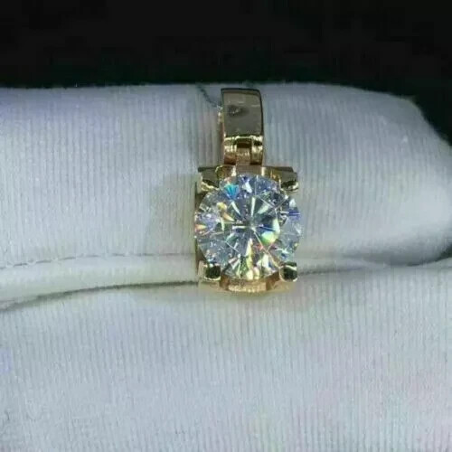 Ciondolo solitario diamante
