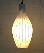 Plafoniera originale Atomic anni 60 MCM Skittle sospensione vetro bianco foderato nero