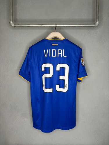 Juventus torino arturo - •,