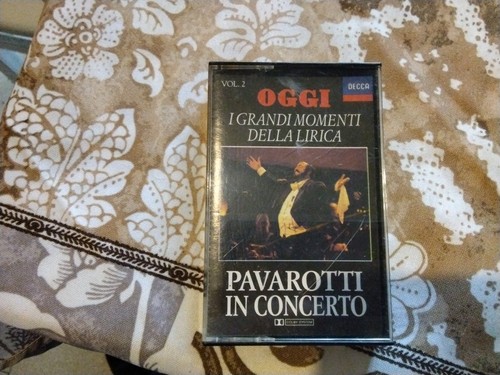 Luciano pavarotti in - -,