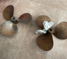 coppia eliche in bronzo asse 25/35 passo 300/360    in ottime condizioni dx -sn