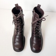 Stivaletti stringati