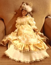 Grande BAMBOLA in abiti