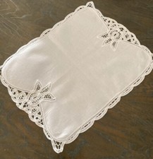 Centrotavola in lino pizzo