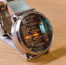 Orologio Lunokhod nuovo con scatola. Cassa Nettuno in titanio.