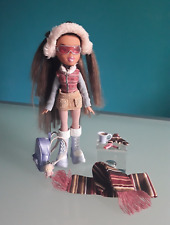 "BRATZ DOLL", MGA, "YASMIN","Wintertime Wonderland" modello 2003, altezza 25 cm.
