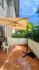 Tenda/ombrellone da esterno, inclusa base - come nuova