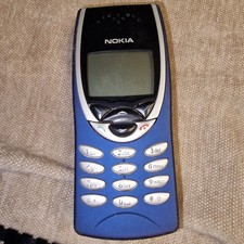 Cellulare "Nokia 8210"