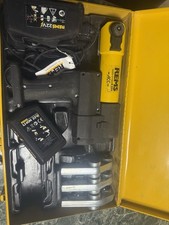 Pressatrice radiale a batteria