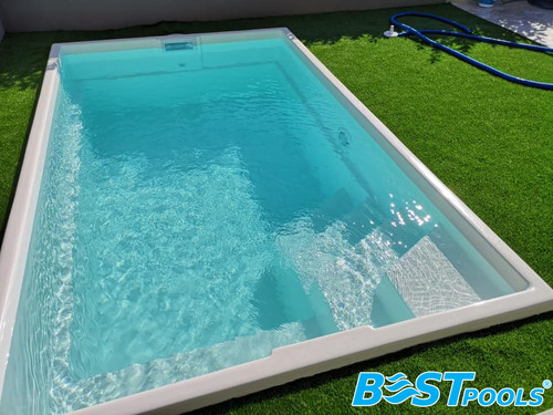Piscina completamente isolata