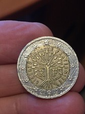 Moneta da 1 euro più una da 2