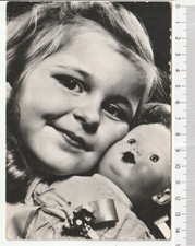 Bambina con bambola 50s