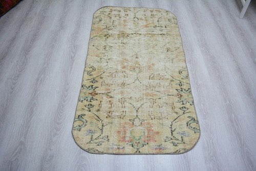 Antico tappeto beige floreale