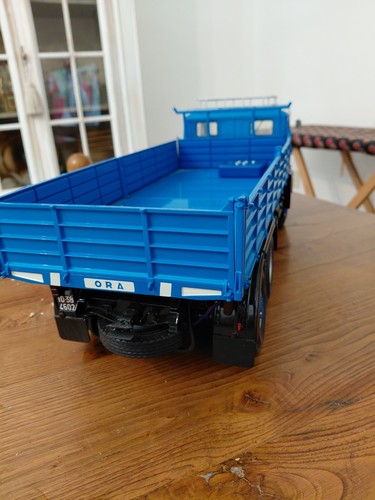 Camion modellino statico