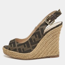 Sandali con zeppa Fendi in