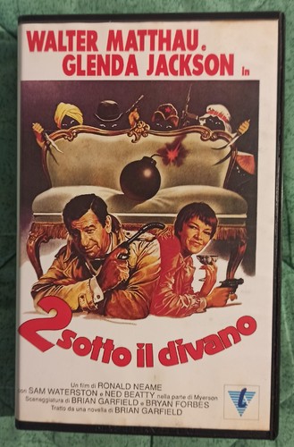 Vhs sotto divano - , il