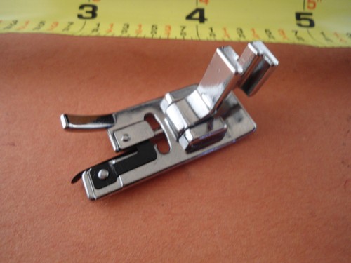 Piedino coperto serging adatto - coperto,