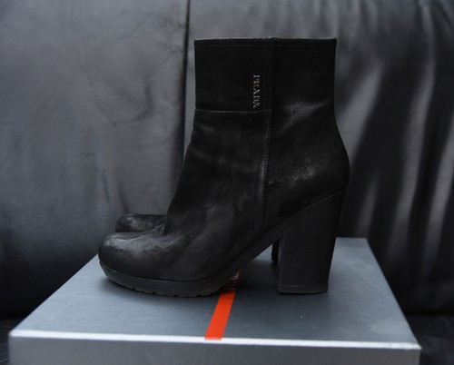 Stivaletti prada pelle nera - in,