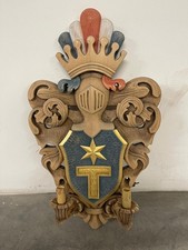 lampada da muro in legno scolpita a mano