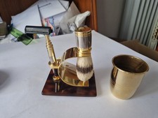 Set da barba vintage con pennello, rasoio e portaspazzolini/crema abbinato