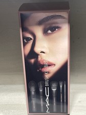 MAC Cosmetics Basic Brush Kit - Fondotinta Guance in Polvere Matita Pennello Occhi