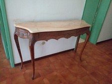 Consolle in noce anni 70 con ripiano marmo rosato. 150x45cm.H 92,5cm. 