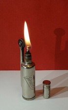 Antico accendino a benzina