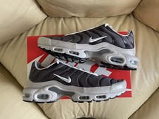Nuovissime Nike Air Max Plus Tuned TN Cave Stone/Vast Grey da uomo anno di serpente 13UK