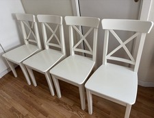 Vendo 4 sedie da cucina bianche, una in omaggio.