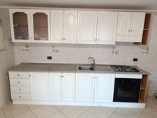 Cucina Usata Bianca Lunghezza 3,20 Metri Con Forno Cassetti E Vetrinetta Ecc