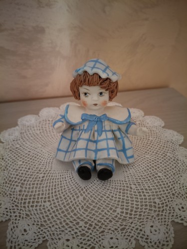 Vecchia statuina bambolina - , con