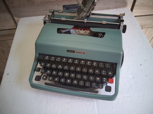 Macchina scrivere olivetti - da,