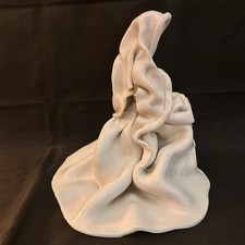 Scultura madonna in ceramica “ VELI DI GRAZIA “ di  Dolores Murtas 1935