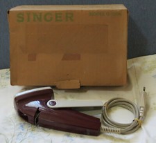 VECCHIA CUCITRICE ELETTRICA PORTATILE MARCA SINGER (TA20)