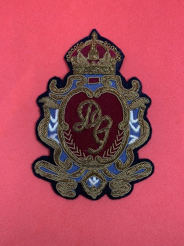 Distintivo ricamato mano in - ricamato, a