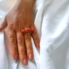 Anello con rose in corallo