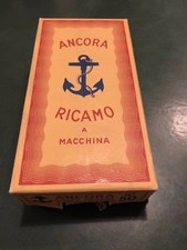SCATOLA VINTAGE COTONE ANCORA RICAMO A MACCHINA N. 50 E GOMITOLI CUCIRINI EPOCA