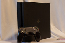 SPEDIZIONE GRATUITA PlayStation 4 Slim 500GB Console - Nera + 1 Joystick Ps4