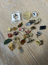 R422 - Lot de 27 pin's divers