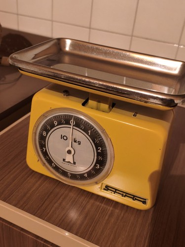 Bilancia vintage gialla stube - bilancia,