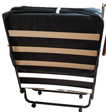 BRANDINA PIEGHEVOLE CON  MATERASSO SINGOLO SPESSO 10 CM .