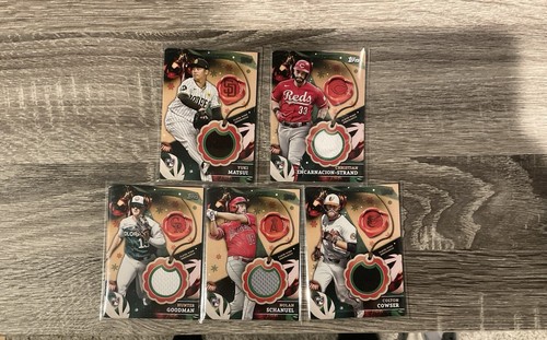 2024 topps holiday - holiday, relics