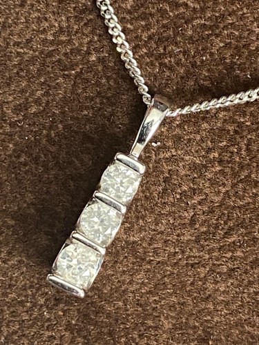 Collana con ciondolo - , trilogia