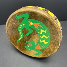 Lucertola dipinta a mano animale nascondiglio nativi americani indiani legno giallo e verde
