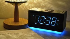 Sveglia da Comodino ITOMI - Ampio Display LED Digitale con Radio e Luce Notturna