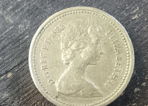 Rare coin one pound queen - rare,